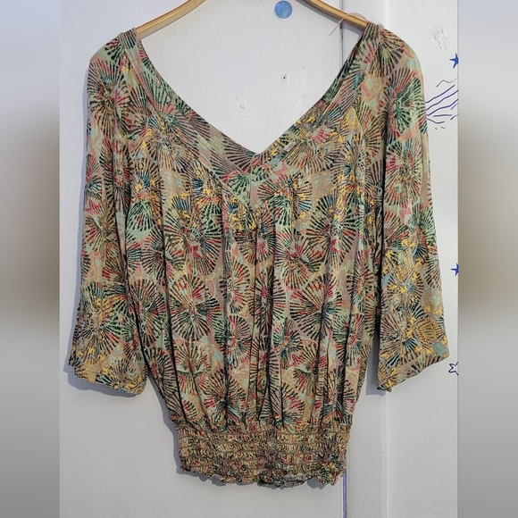 American Rag  Stretch V-Neck Boho Crop Top Funky Pattern Size Large - Picture 3 of 3